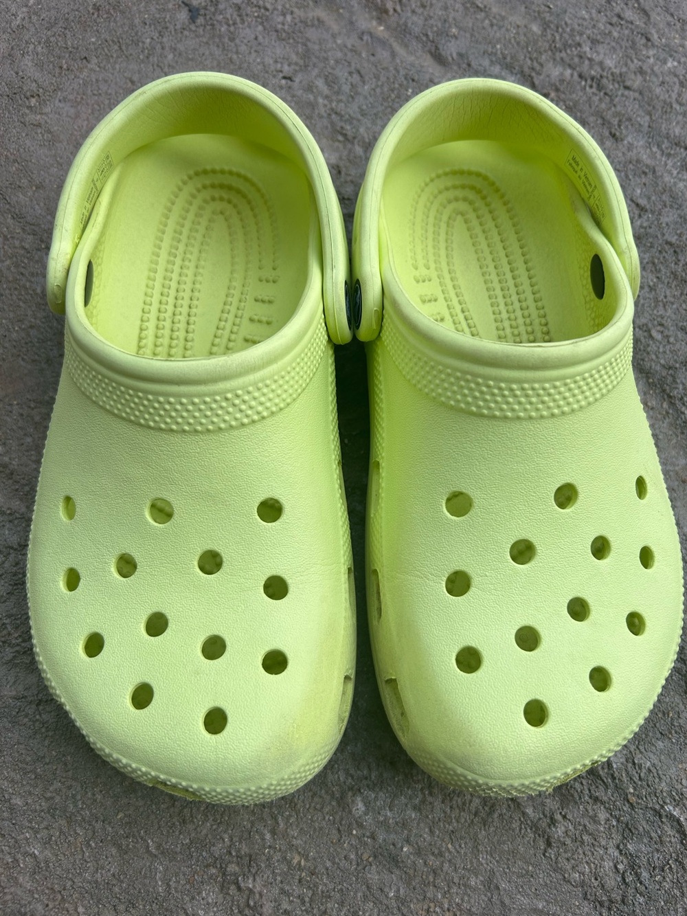 Crocs Classic Clog shoe Youth Junior Size 4 Neon Green Slip on